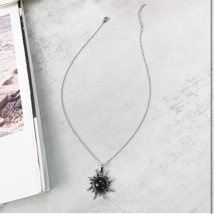 Black Obsidian Sun Necklace – Natural Gemstone Pendant for Strength & Protection
