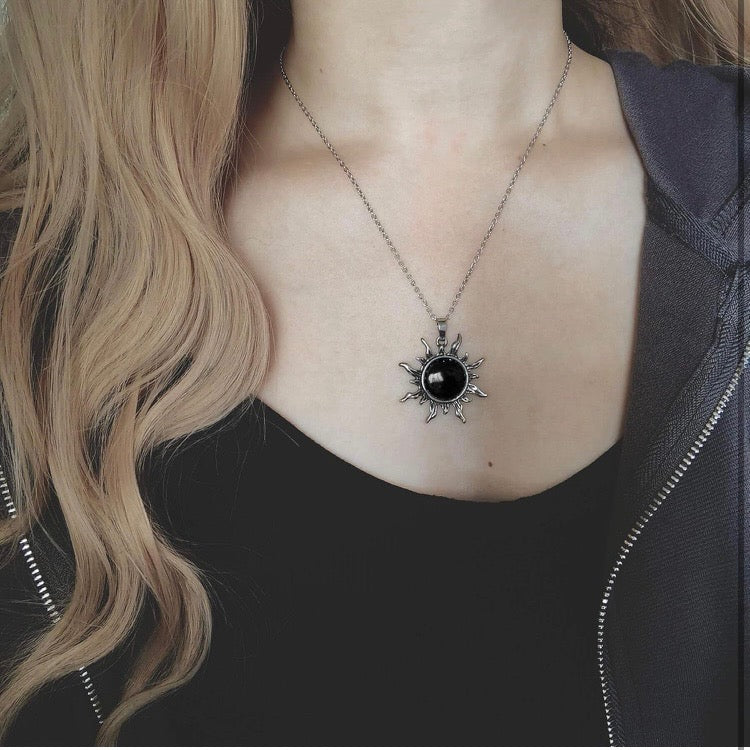 Black Obsidian Sun Necklace – Natural Gemstone Pendant for Strength & Protection